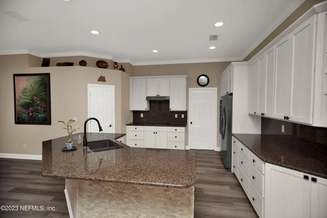 Photo of 944 OXFORD Drive