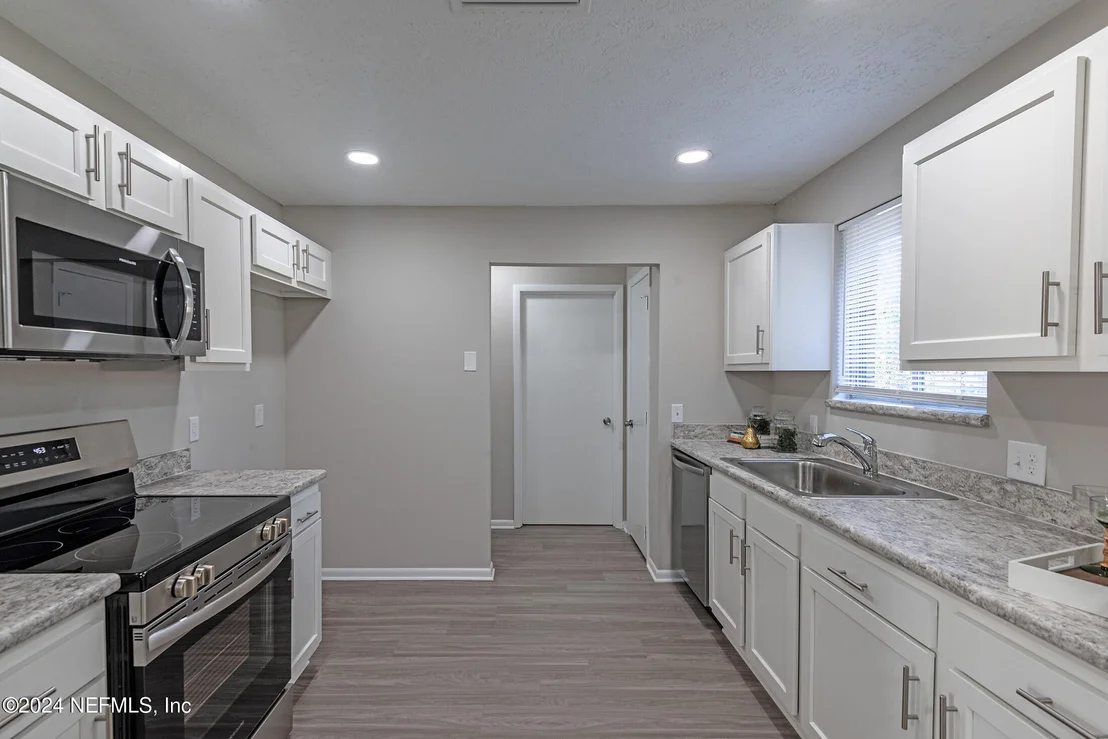 Photo of 7995 SARCEE Trail
