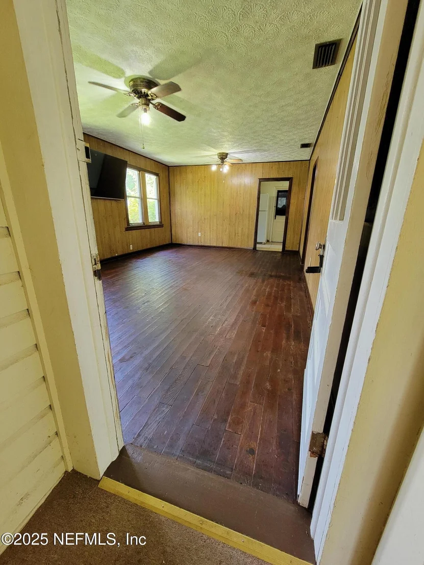 Photo of 762 N WALNUT Street