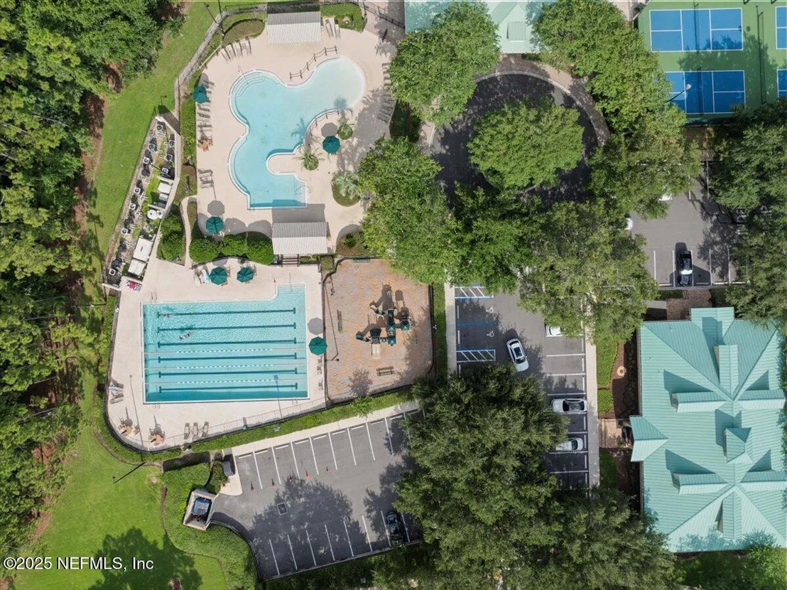 Photo of Unit 302 at 955 REGISTRY Boulevard
