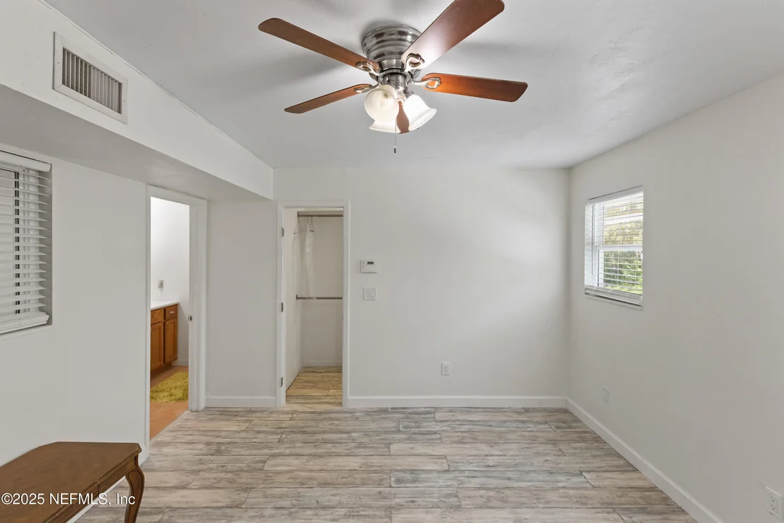 Photo of 303 SE 3RD Avenue