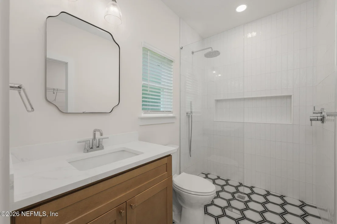 Photo of 886 W 3RD Street