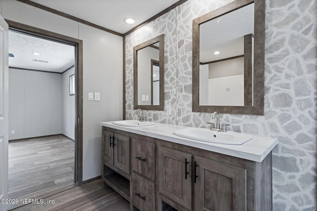 Photo of 7607 OAK FOREST Road