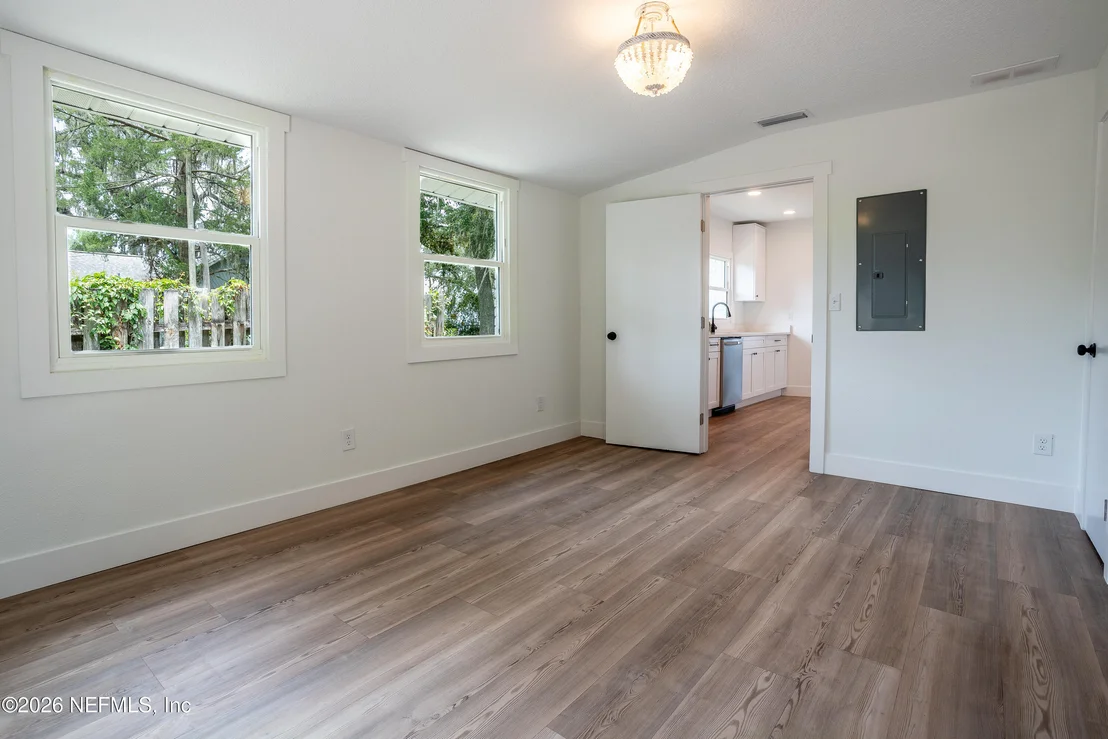 Photo of 1024 RIVER Road