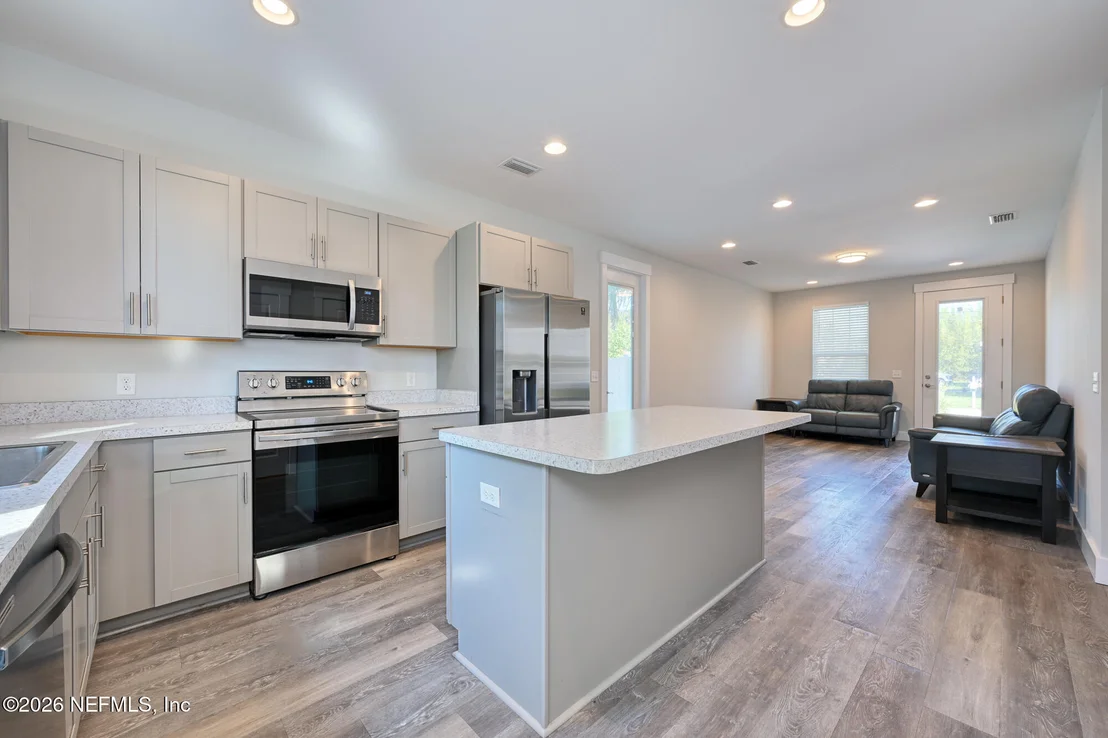Photo of 135 DA VINCI Boulevard