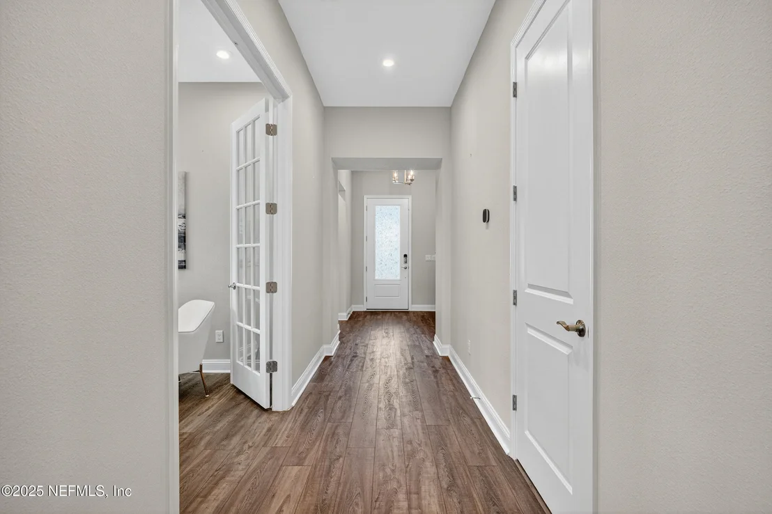 Photo of 243 PINELLAS Way