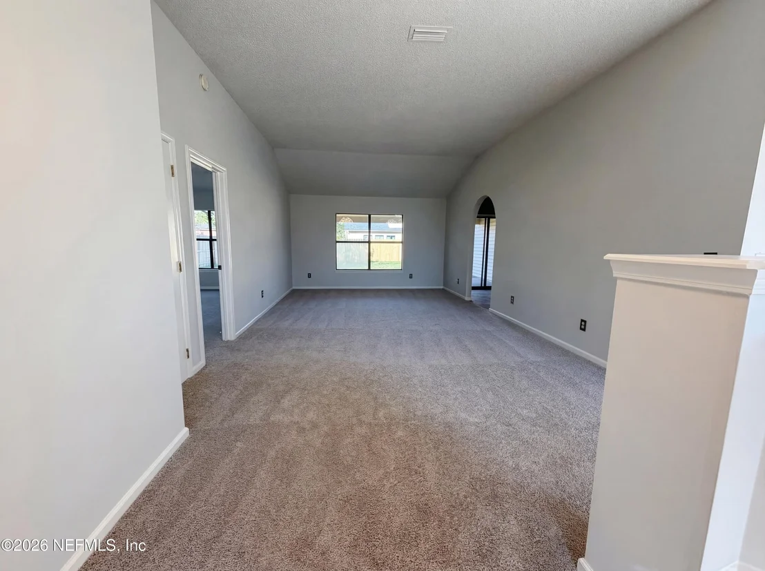 Photo of 585 THORNBERRY Road