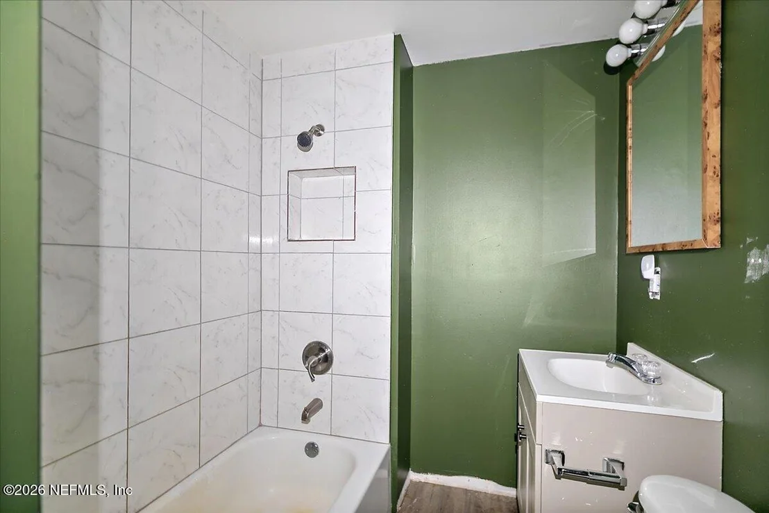 Photo of 1611 HOWARD Road