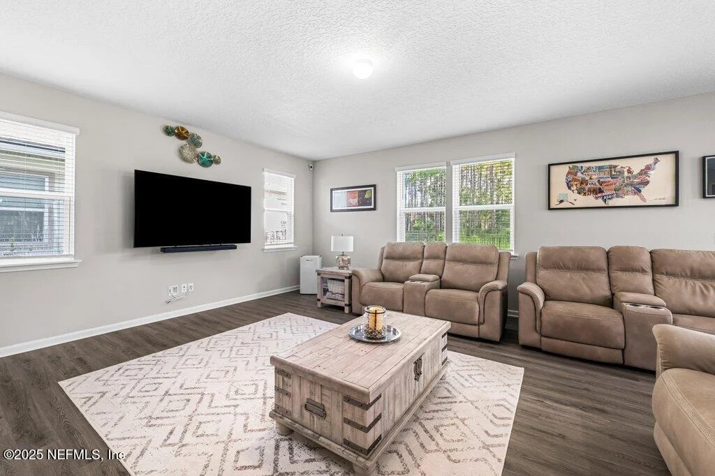 Photo of 1903 AMBERLY Drive