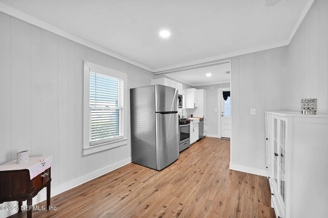 Photo of 430 CENTER Street