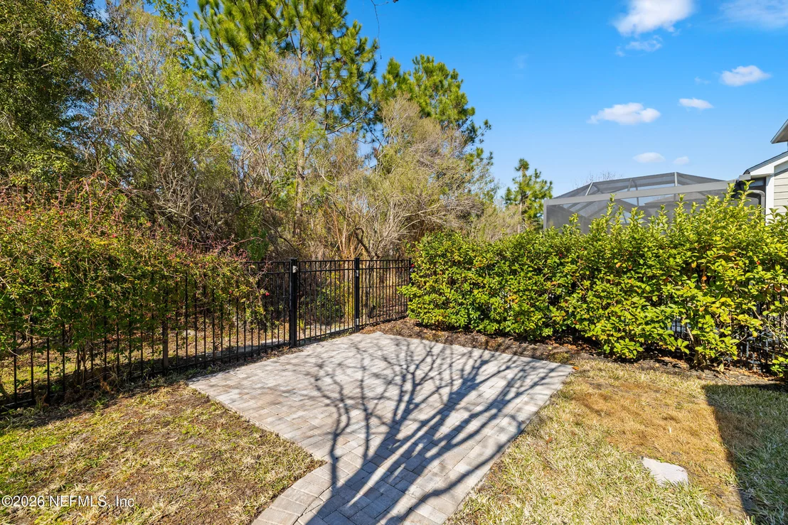 Photo of 447 GLENNEYRE Circle