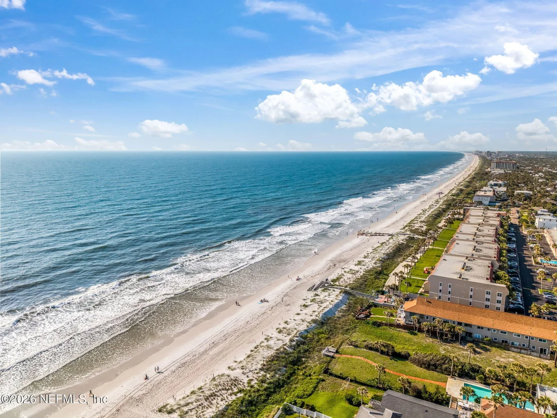 Photo of 1242 BEACH Avenue