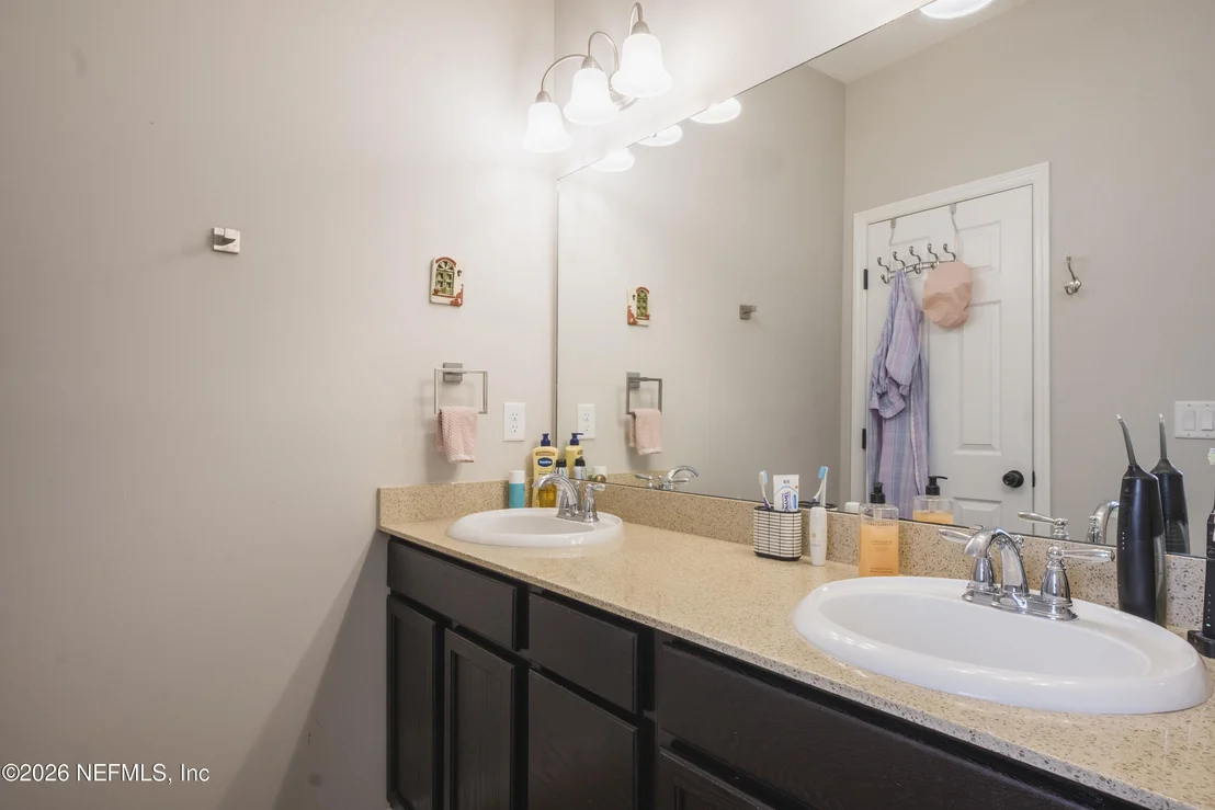 Photo of 7002 AZALEA GROVE Drive