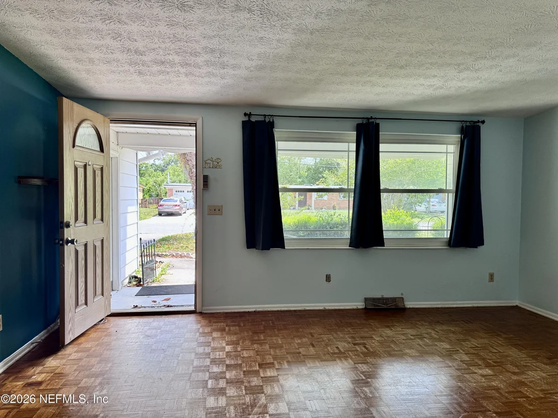 Photo of 5527 MAXINE Drive