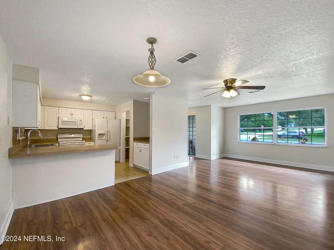 Photo of 150 SHORES Boulevard