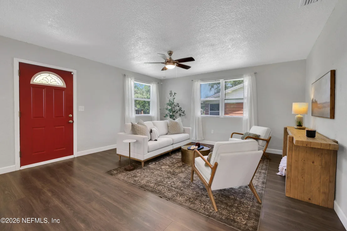 Photo of 5368 ROYCE Avenue