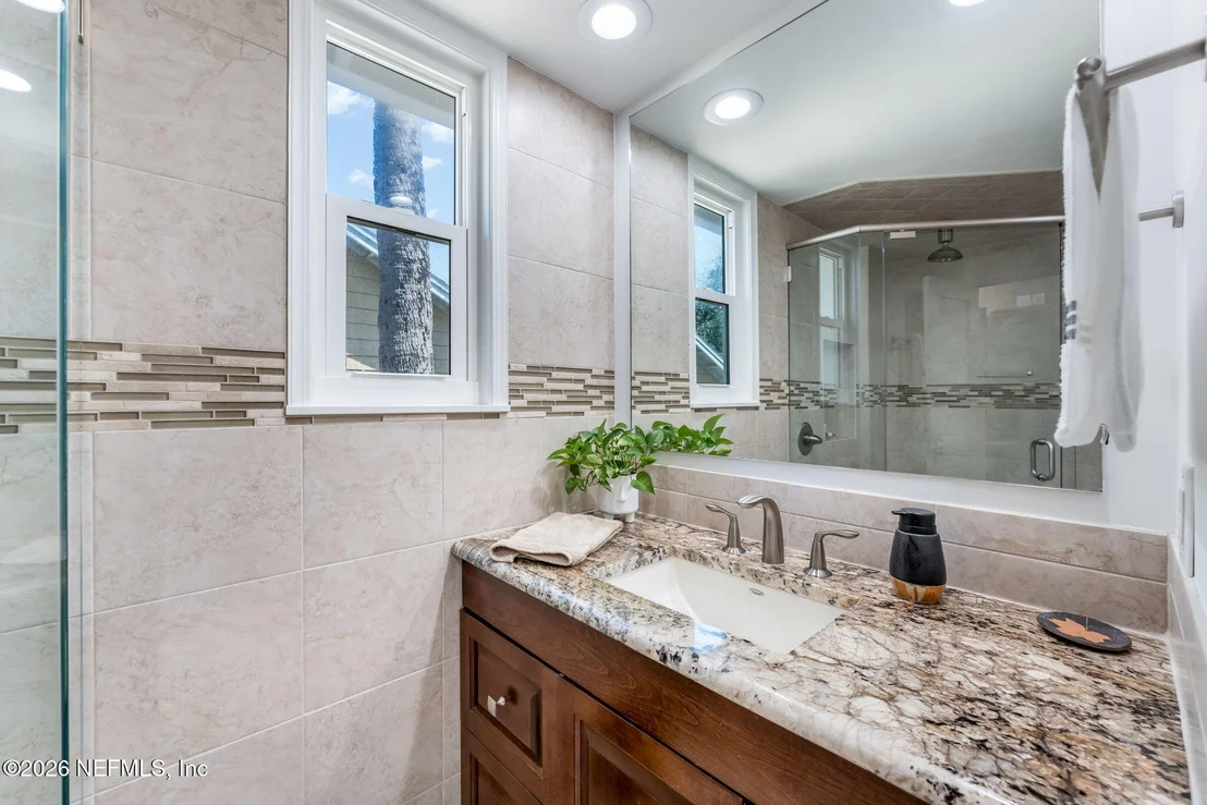 Photo of 1242 BEACH Avenue