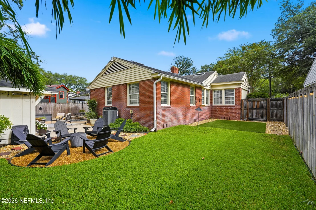 Photo of 1692 PERSHING Road