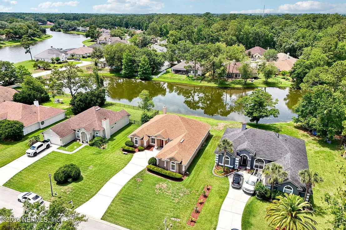 Photo of 392 MAPLEWOOD Drive