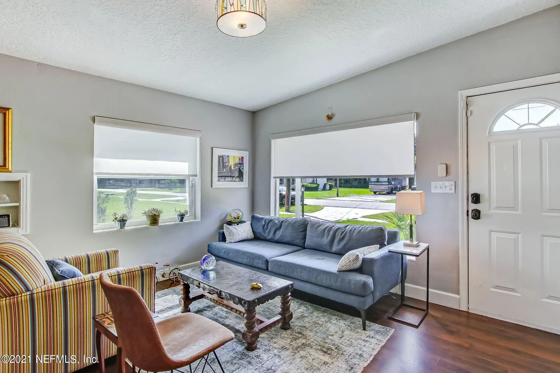 Photo of 2477 COMMUNITY Road