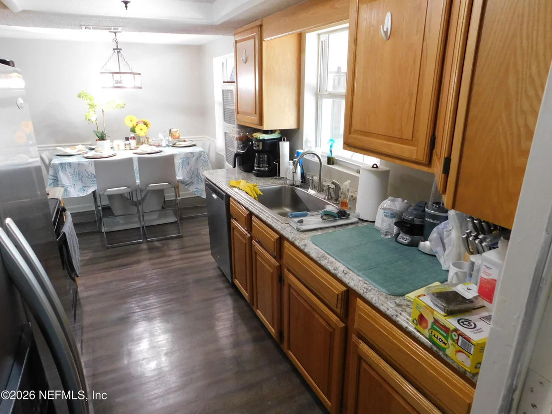 Photo of 2798 COMMANCHE Avenue
