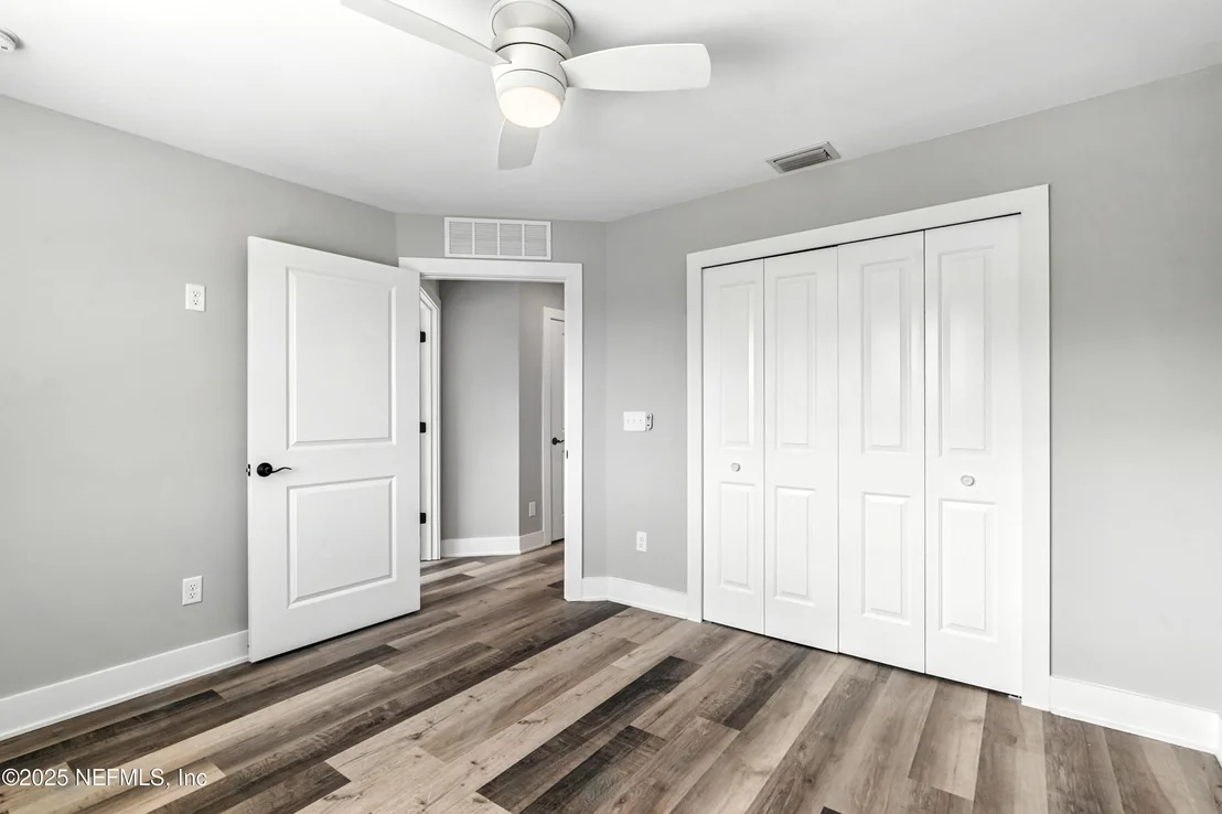 Photo of 15 COMARES Avenue