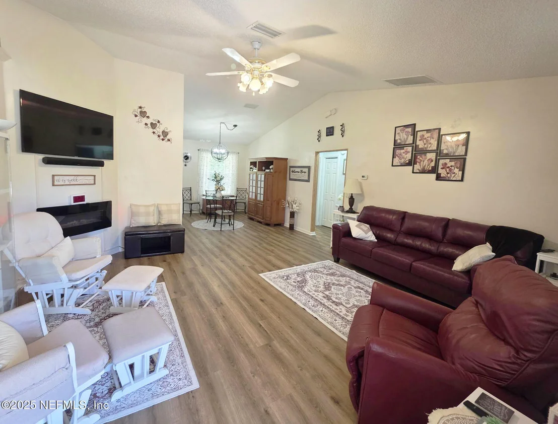 Photo of 231 3RD (INCLUDES ADJACENT LOT) Street W