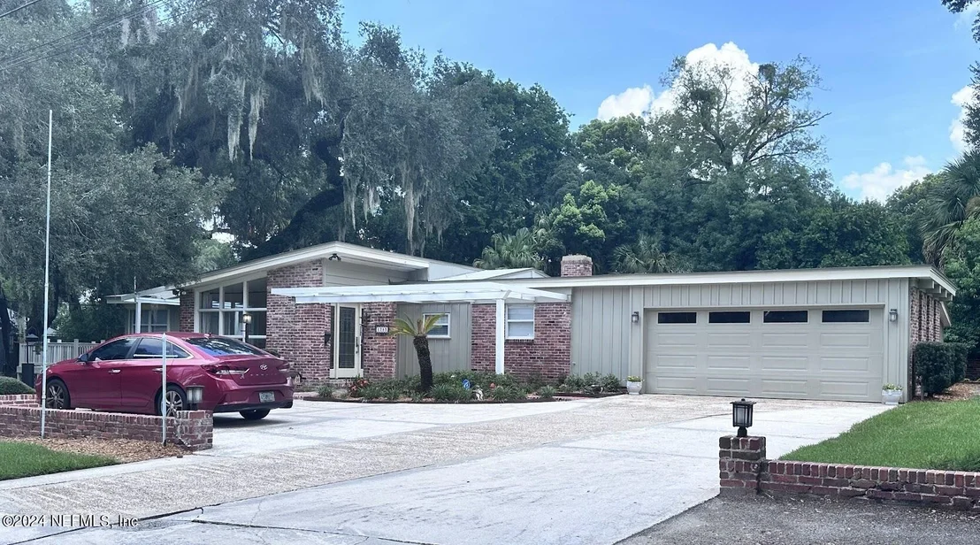 Photo of 1283 HARBOR OAKS Road