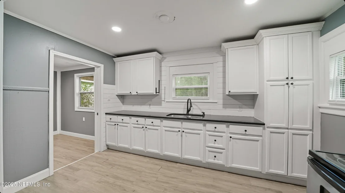 Photo of 7637 HAMMOND Boulevard