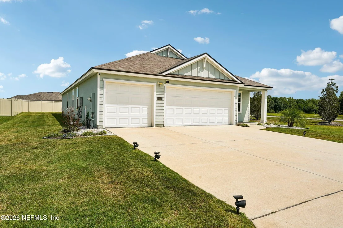 Photo of 32 AVEIRO Way
