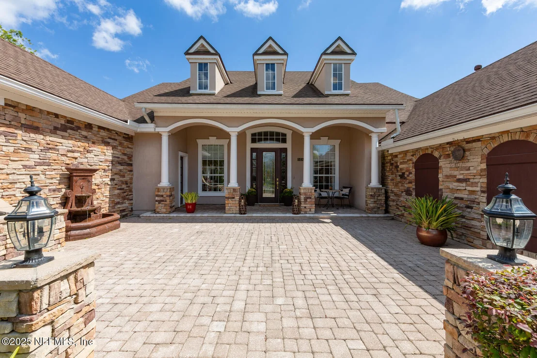 Photo of 148 LA MESA Drive