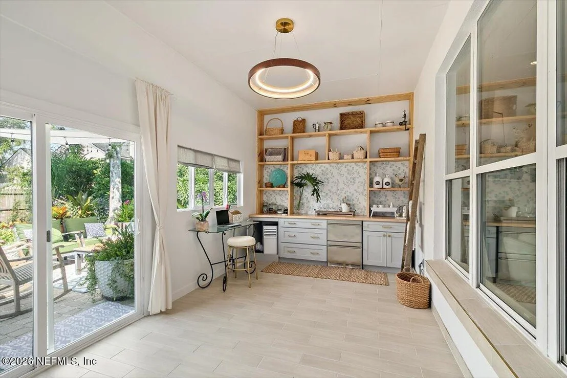 Photo of 525 SUNSET Drive