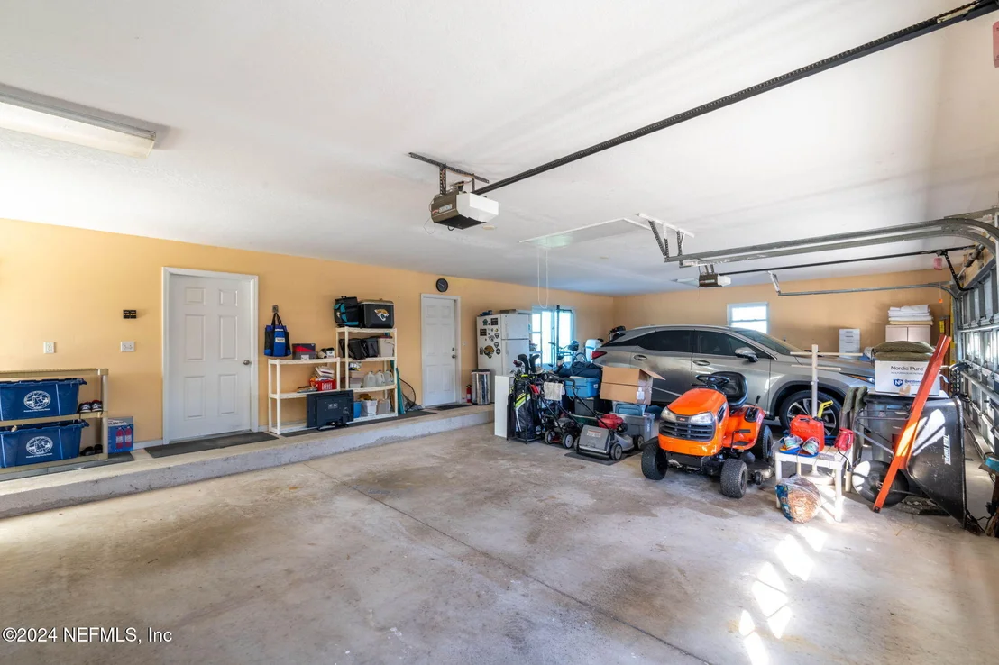 Photo of 487 CREIGHTON Road