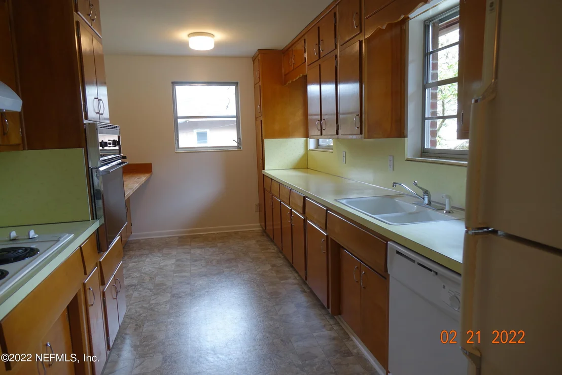 Photo of 1675 MT. VERNON Drive