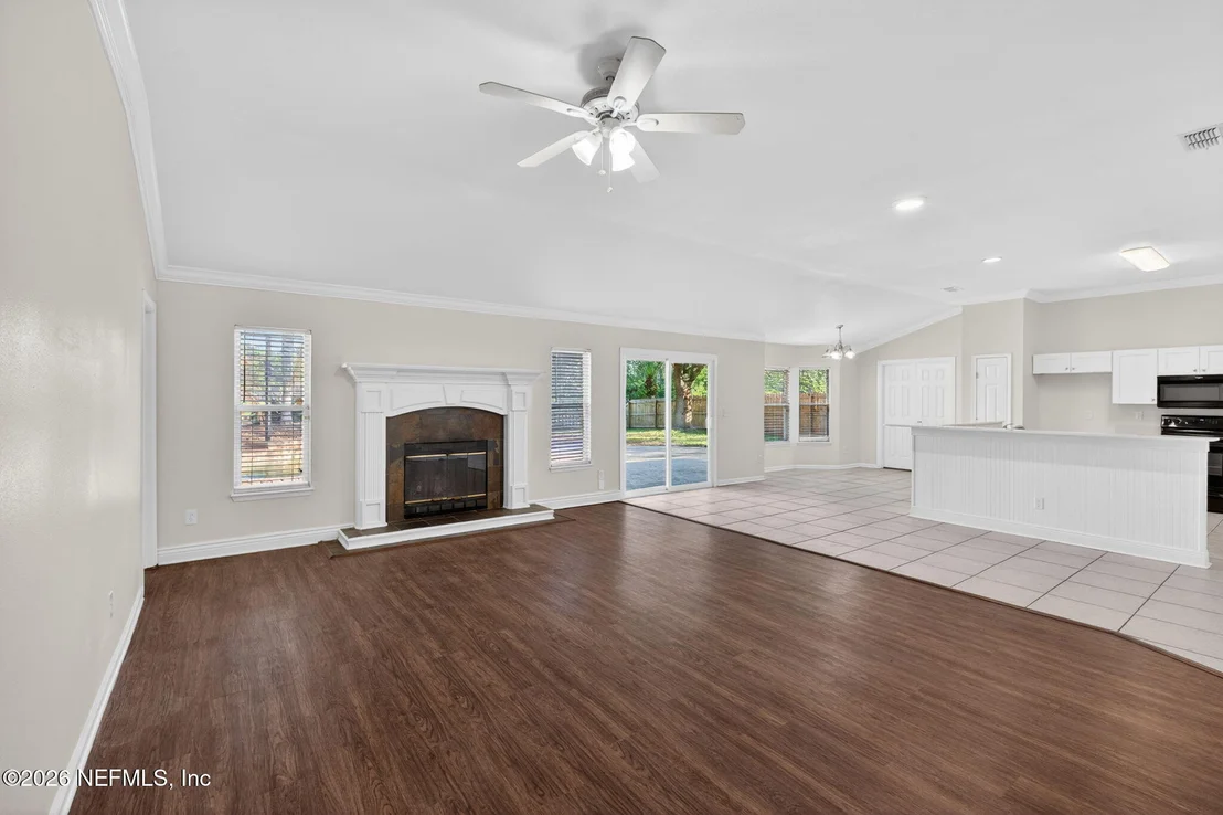 Photo of 121 E NOTTINGHAM Drive