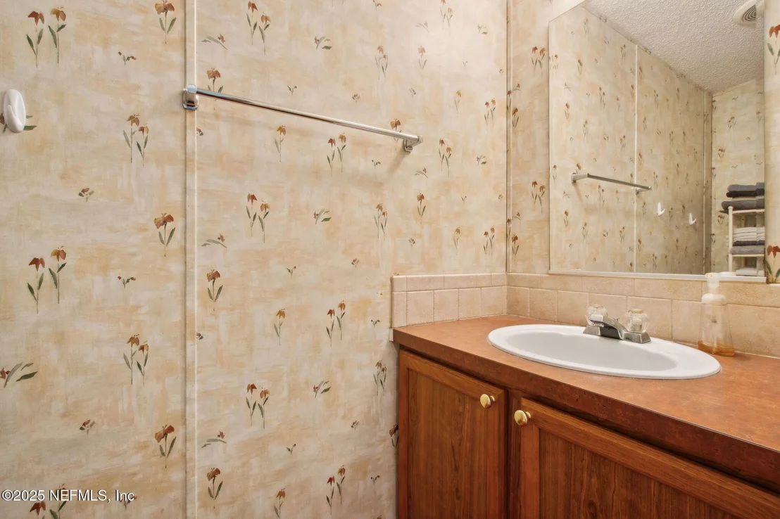 Photo of 812 JONATHAN Road