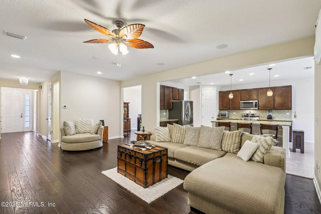 Photo of 261 PALISADE Drive