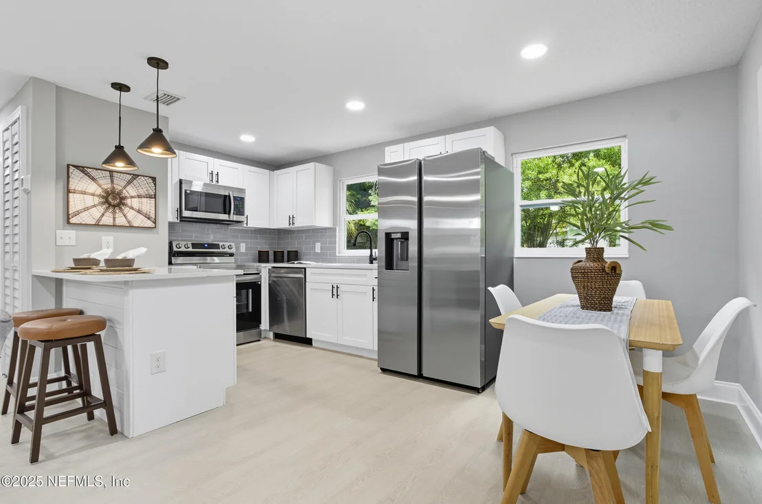 Photo of 337 SONORA Drive