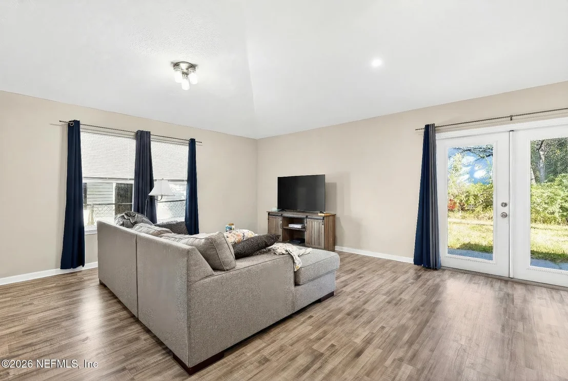 Photo of 815 BAKER Avenue
