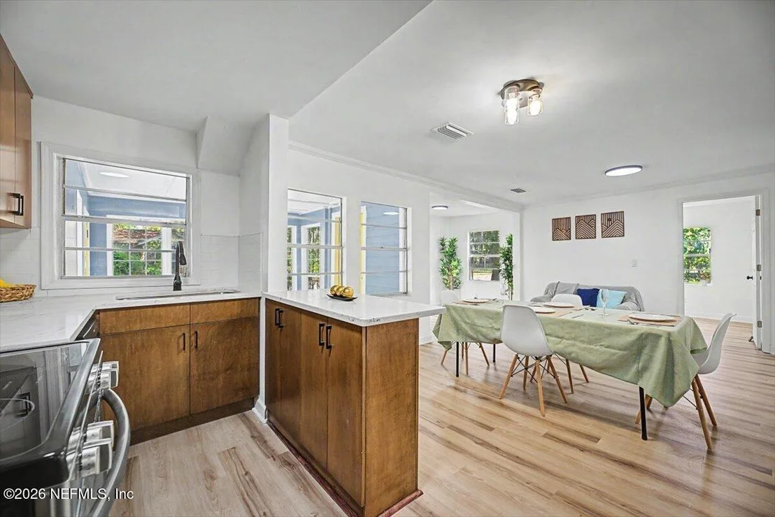Photo of 2520 LARSEN Road