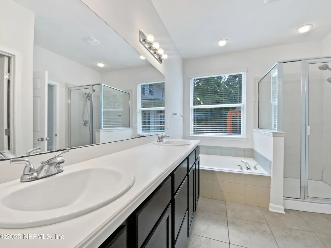 Photo of 1090 LAURISTON Drive