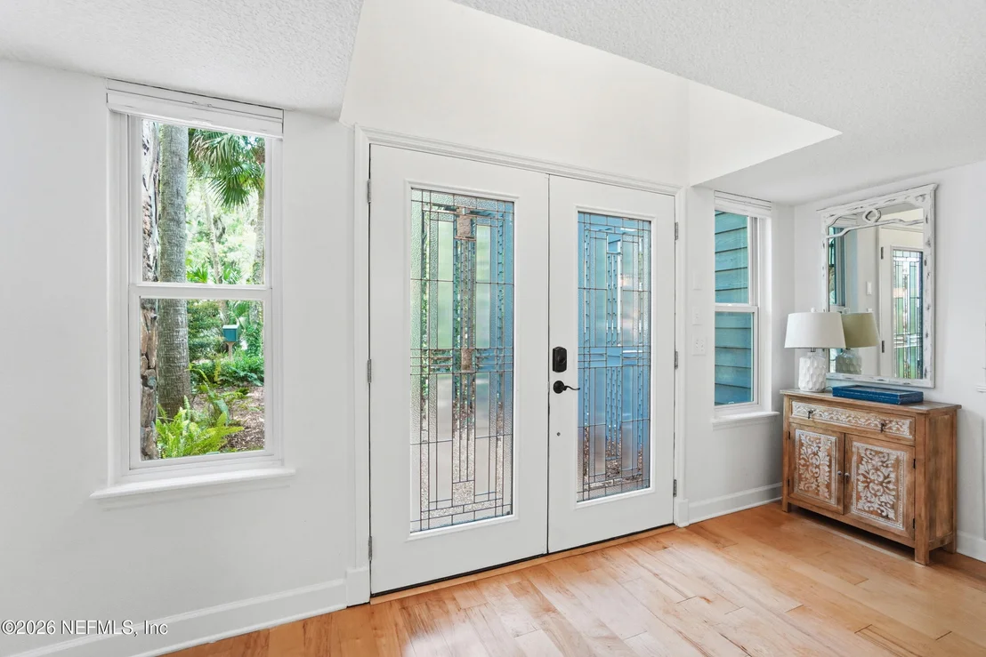 Photo of 1852 HICKORY Lane