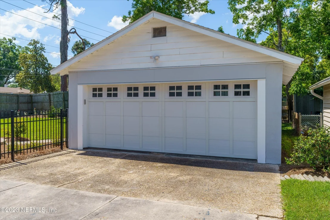 Photo of 1434 PINETREE Road