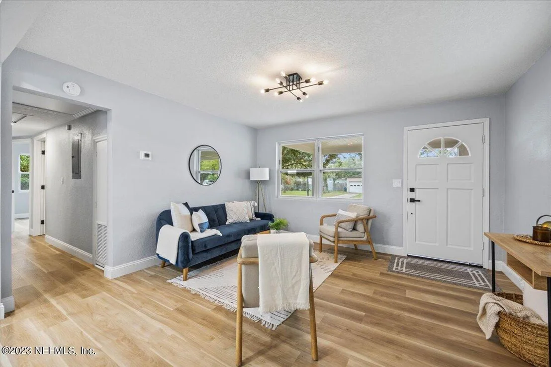 Photo of 7110 MAYAPPLE Road