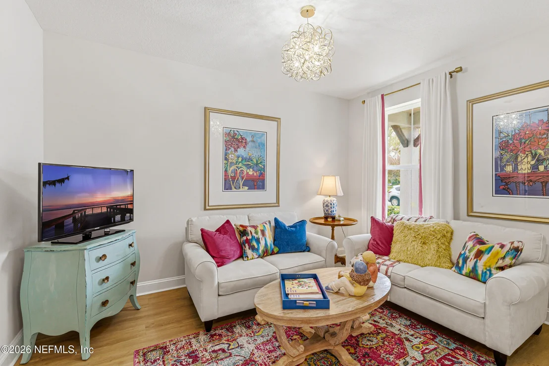 Photo of 633 KENDALL CROSSING Drive