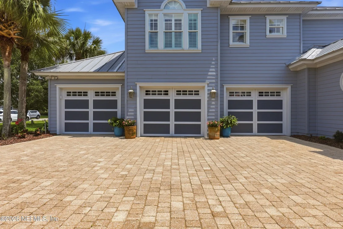 Photo of 286 VALE Drive