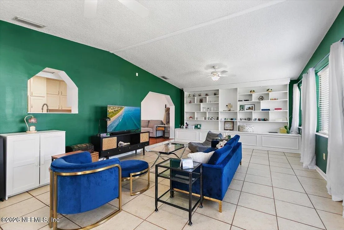 Photo of 560 MANDALAY Road