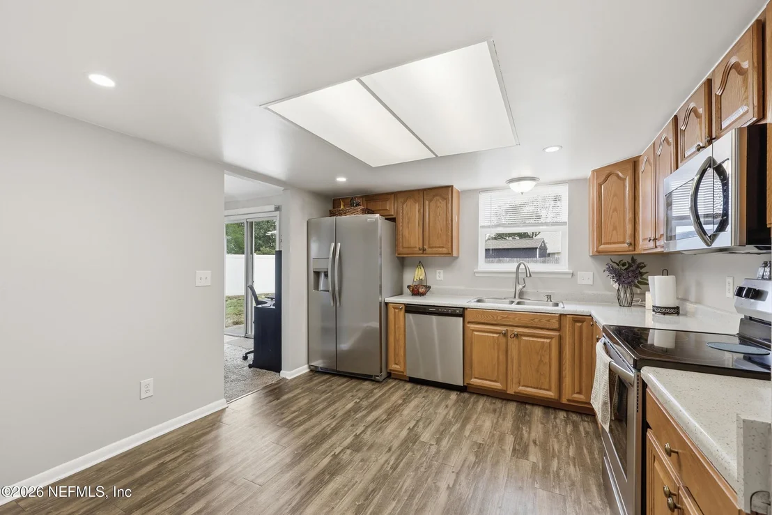 Photo of 2550 OAKVIEW Drive