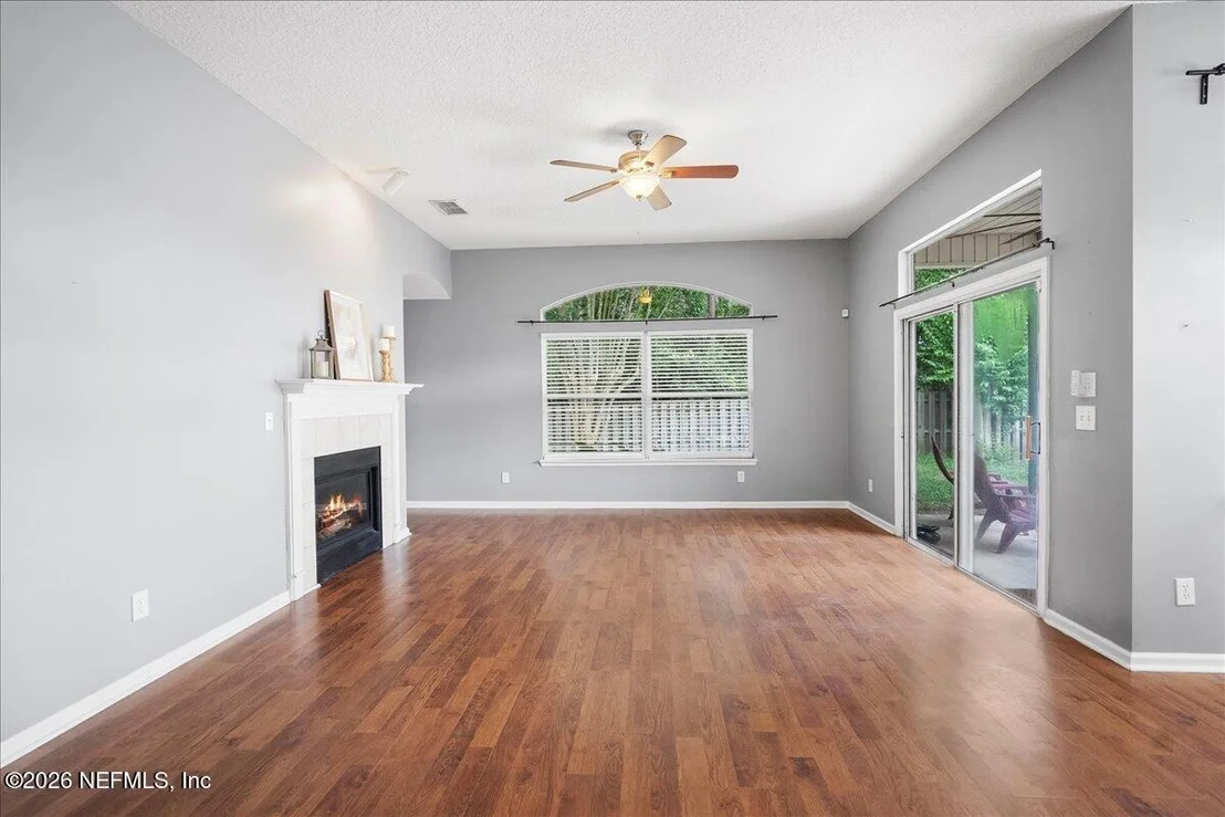 Photo of 817 ESQUIRE Lane