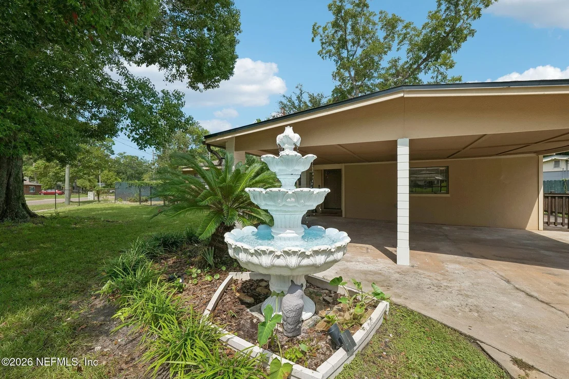 Photo of 5121 DUNSTAN Road